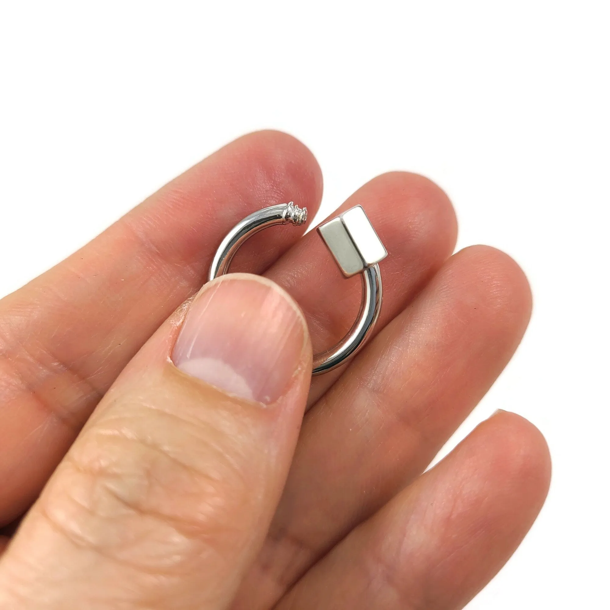 1 Round carabiner