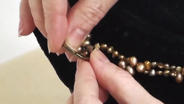 How to Use a Necklace Shortener