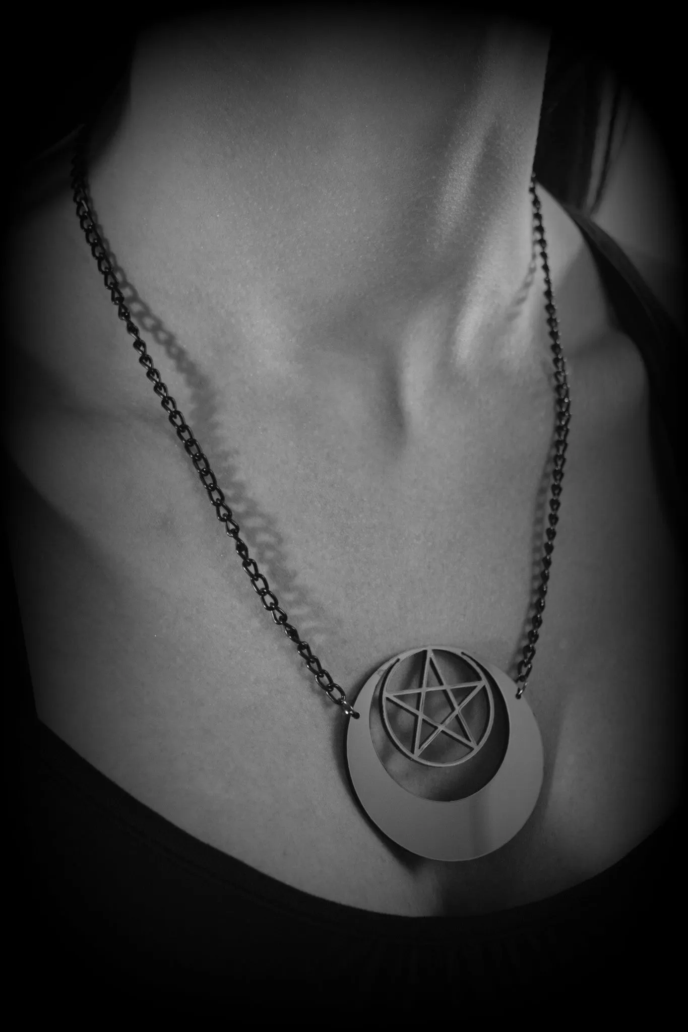 Magic symbol Pentacle Necklace Celtic Goddess Symbol Resin Black Chain Necklace
