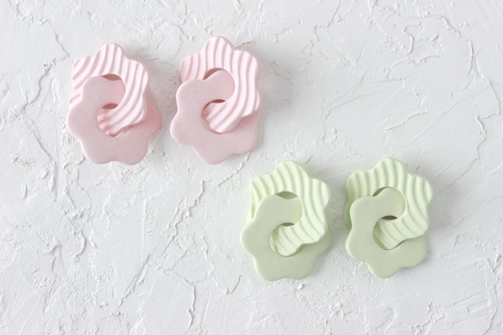 Wavy Striped 6-Sided Flower Link Earrings
